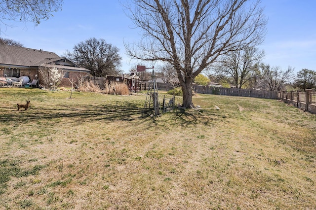 view of yard featuring a fenced backyard