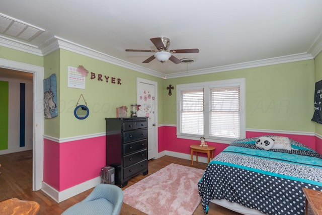 bedroom featuring ornamental molding, hardwood / wood-style floors, and ceiling fan