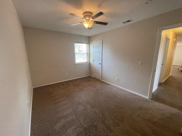 carpeted empty room featuring ceiling fan