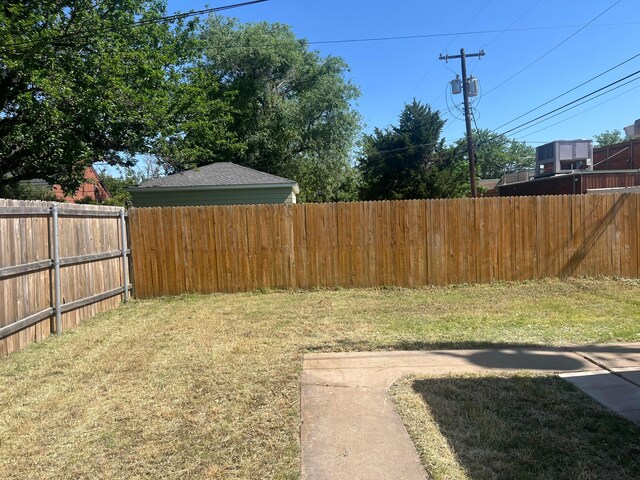 2409 S Tyler St, Amarillo, TX 79109 - view of yard