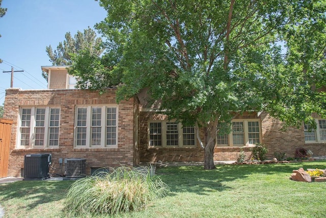 2122 S Hayden St, Amarillo, TX 79109 - rear view of property featuring brick siding and a lawn