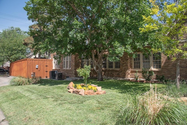 2122 S Hayden St, Amarillo, TX 79109 - view of front of house featuring brick siding and a front yard