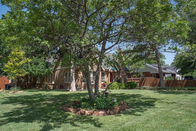 2122 S Hayden St, Amarillo, TX 79109 - view of yard