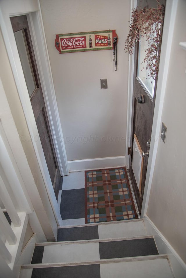 2122 S Hayden St, Amarillo, TX 79109 - staircase featuring baseboards