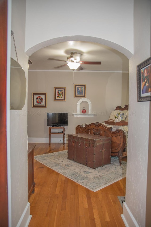 2122 S Hayden St, Amarillo, TX 79109 - living room with arched walkways, ceiling fan, and wood finished floors