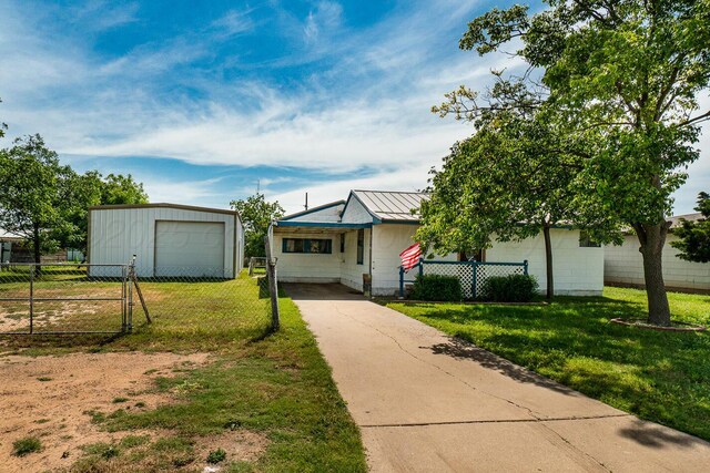 626 N Armstrong Ave, Tulia, TX 79088