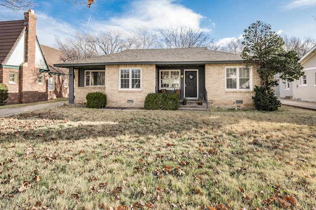 single story home featuring a front lawn