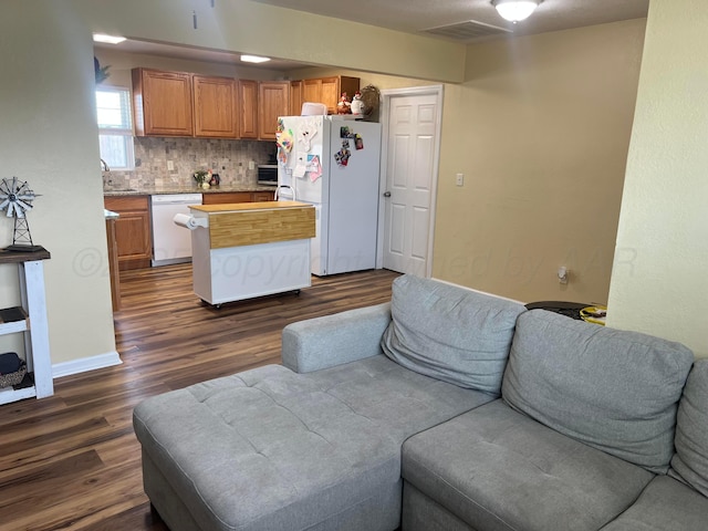 1025 Bowman Dr, Borger, TX 79007 - kitchen featuring white appliances, open floor plan, dark wood finished floors, a sink, and light countertops