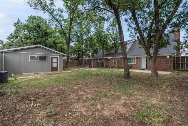 3408 Hawthorne Dr, Amarillo, TX 79109 - view of yard featuring fence