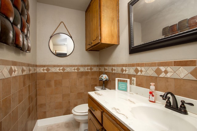 8219 Lamount Dr, Amarillo, TX 79110 - bathroom with tile walls, wainscoting, and vanity