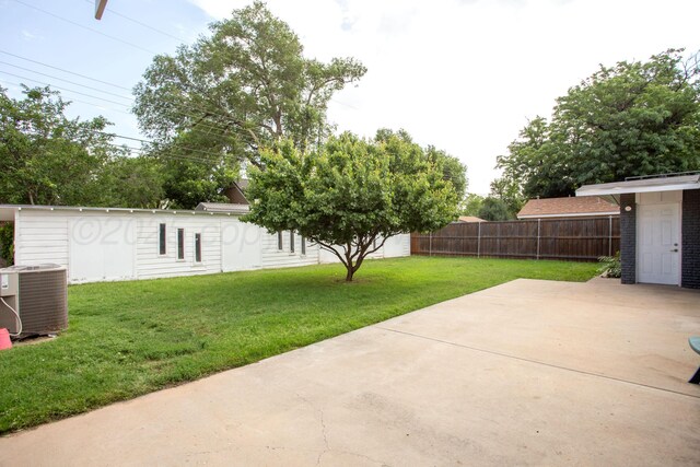 5506 Everett Ave, Amarillo, TX 79106 - view of yard featuring a patio