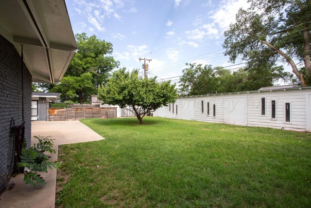 5506 Everett Ave, Amarillo, TX 79106 - view of yard featuring a patio area