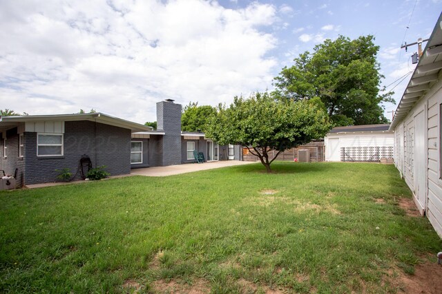 5506 Everett Ave, Amarillo, TX 79106 - view of green lawn featuring a patio area