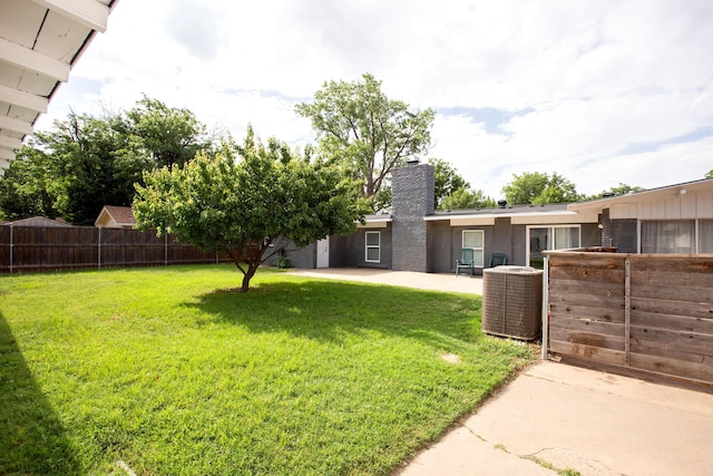 5506 Everett Ave, Amarillo, TX 79106 - view of yard featuring a patio area
