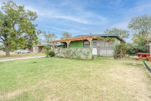 view of front of house with a front lawn