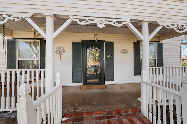 property entrance featuring a porch
