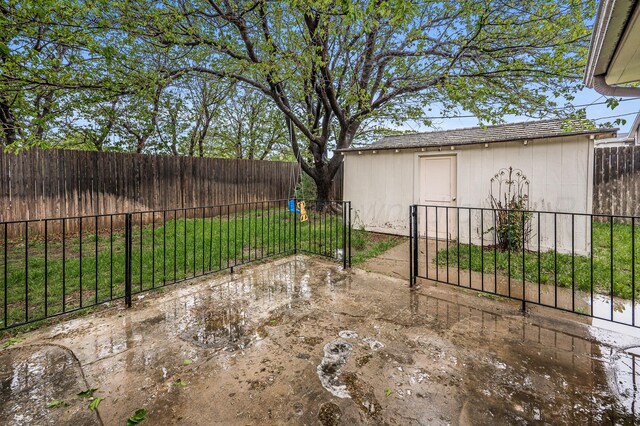 7216 Gainsborough Rd, Amarillo, TX 79106 - view of patio / terrace with an outbuilding