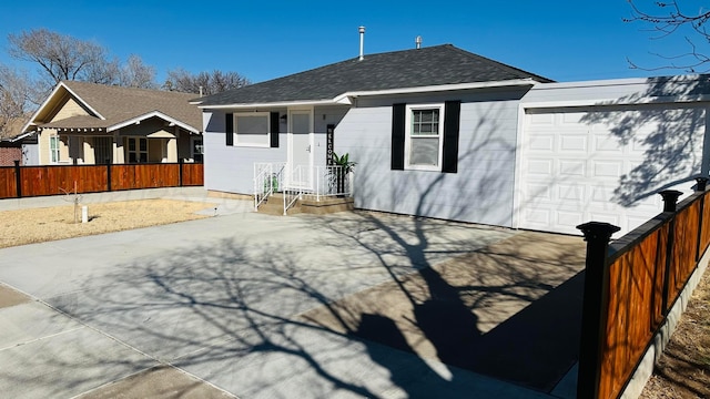 ranch-style house with roof with shingles and fence