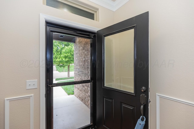 7111 Mosley St, Amarillo, TX 79119 - entryway featuring crown molding