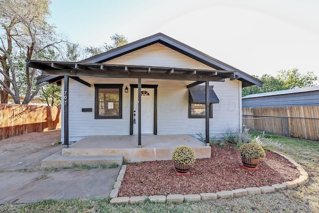 view of front of house featuring a porch