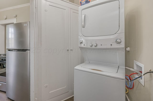 505 S Belleview St, Amarillo, TX 79106 - laundry room featuring stacked washer and clothes dryer
