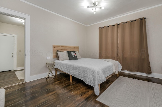 505 S Belleview St, Amarillo, TX 79106 - bedroom featuring crown molding, hardwood / wood-style flooring, and baseboards