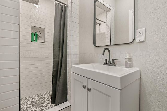 505 S Belleview St, Amarillo, TX 79106 - full bath featuring tiled shower and vanity