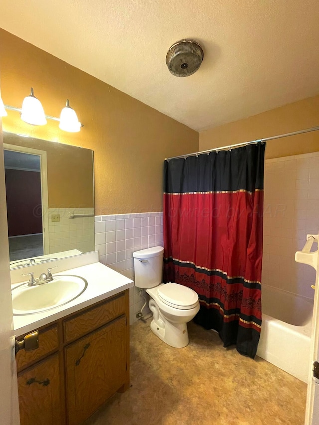 708 N Arizona St, Shamrock, TX 79079 - bathroom with tile walls, vanity, shower / bath combo, wainscoting, and a textured ceiling