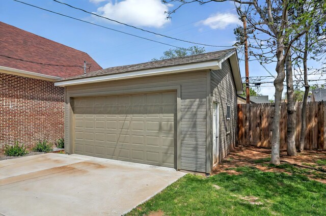2215 S Hughes St, Amarillo, TX 79109 - detached garage with fence