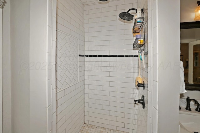 2215 S Hughes St, Amarillo, TX 79109 - bathroom featuring tiled shower