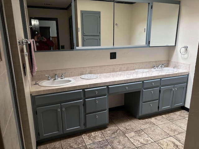 7810 Farrell Dr, Amarillo, TX 79121 - full bath with double vanity and tile patterned flooring