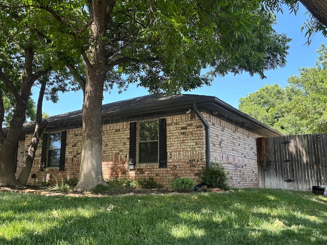 7810 Farrell Dr, Amarillo, TX 79121 - view of side of home with brick siding