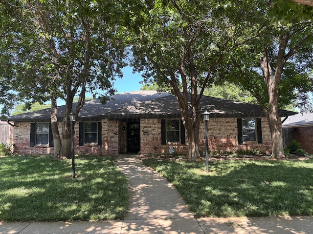 7810 Farrell Dr, Amarillo, TX 79121 - ranch-style home with brick siding and a front lawn