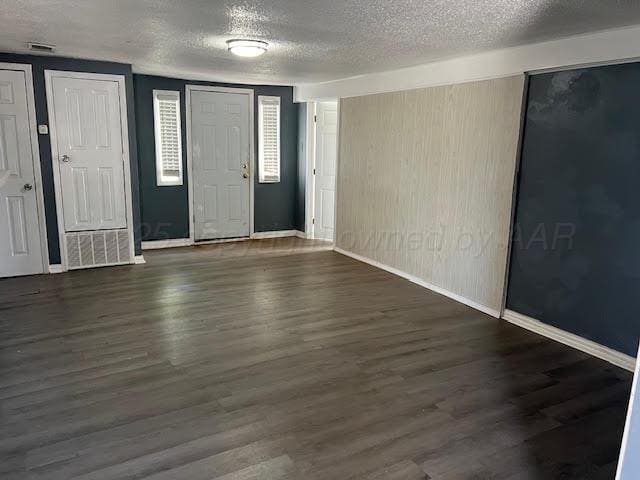 2617 W Amarillo Blvd, Amarillo, TX 79106 - foyer entrance featuring a textured ceiling and wood finished floors