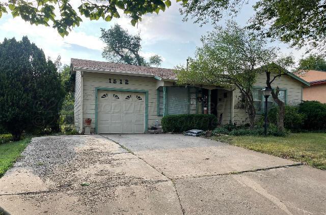 ranch-style house with driveway and an attached garage