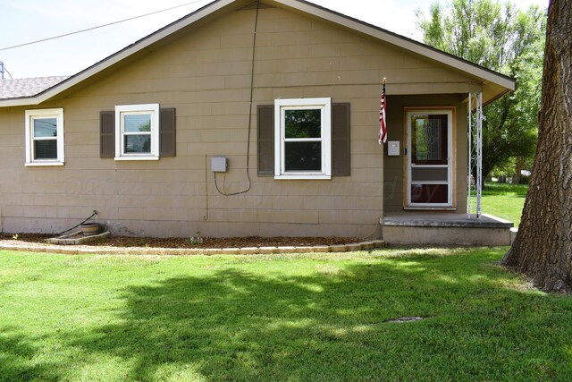 501 Bruce Ave, Dumas, TX 79029 - bungalow with a front lawn and a shingled roof