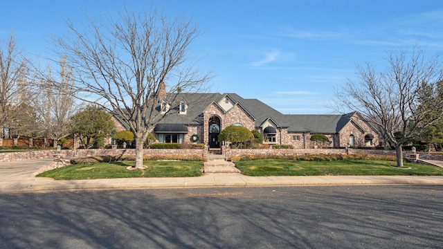 view of front facade with a front lawn