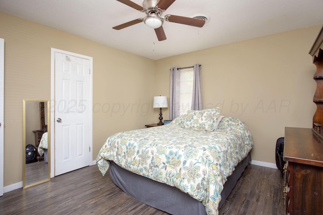 bedroom with dark wood-style flooring, baseboards, and a ceiling fan