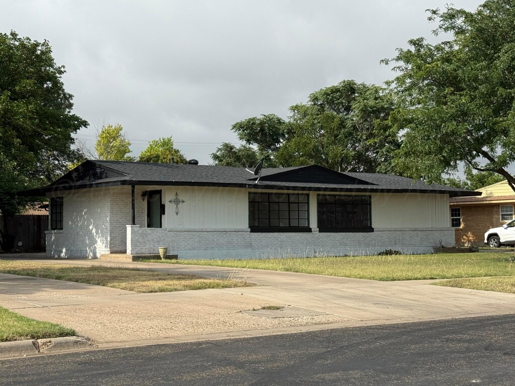 1004 E 7th St, Dumas, TX 79029 - photo 1