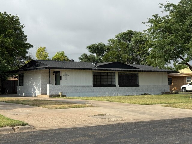 1004 E 7th St, Dumas, TX 79029 - photo 1