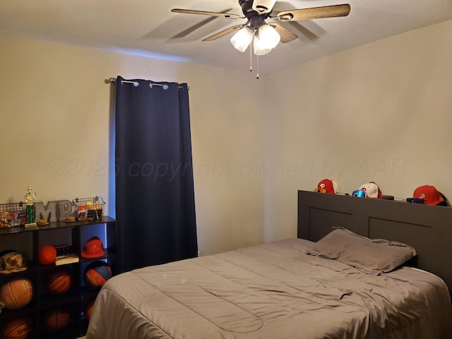 bedroom featuring a ceiling fan