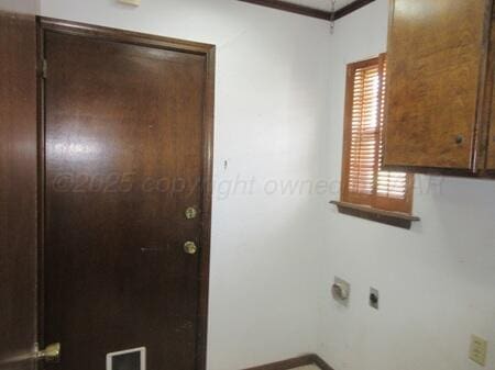 laundry area featuring baseboards and electric dryer hookup