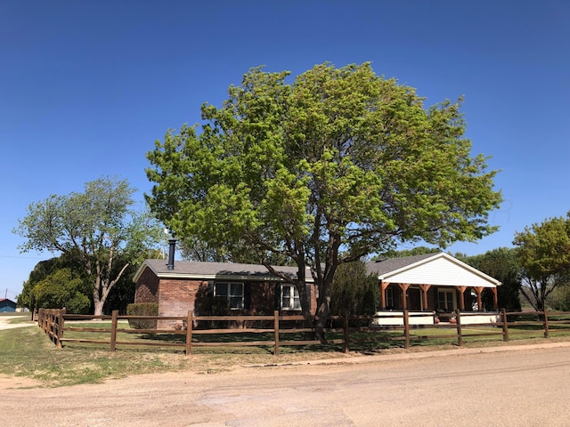 view of front of property with brick siding and a fenced front yard