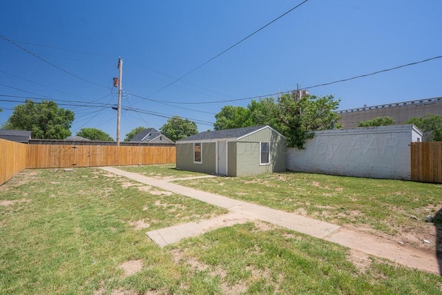 2913 Wichita Ave, Amarillo, TX 79107 - view of yard featuring an outbuilding