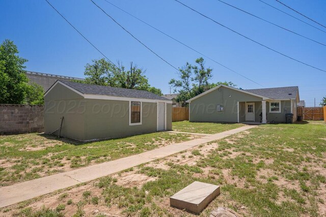 2913 Wichita Ave, Amarillo, TX 79107 - view of yard featuring an outdoor structure