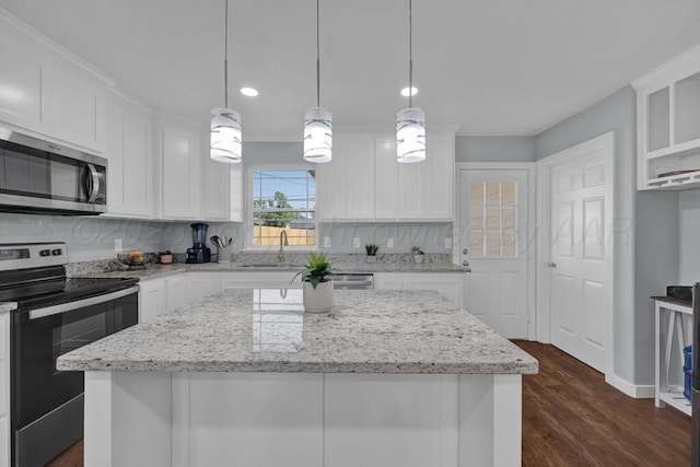 2913 Wichita Ave, Amarillo, TX 79107 - kitchen featuring appliances with stainless steel finishes, a sink, dark wood-style flooring, white cabinetry, and recessed lighting