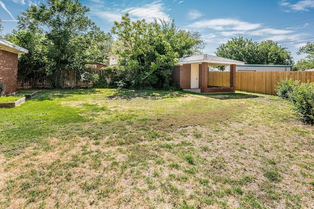 view of yard featuring a fenced backyard