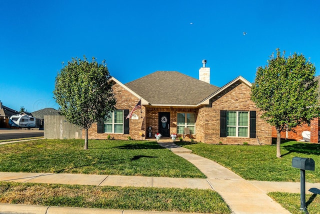 view of front of house featuring a front lawn