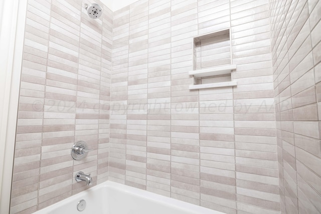 bathroom with tub / shower combination