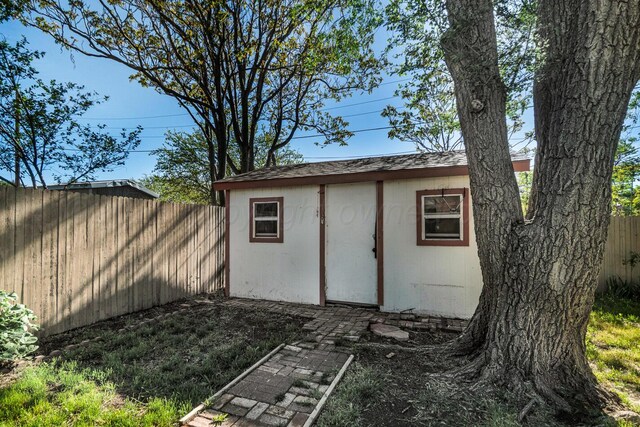 view of outdoor structure with an outdoor structure and fence